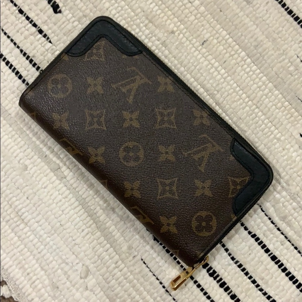 SOLD Louis Vuitton Wallet Zippy